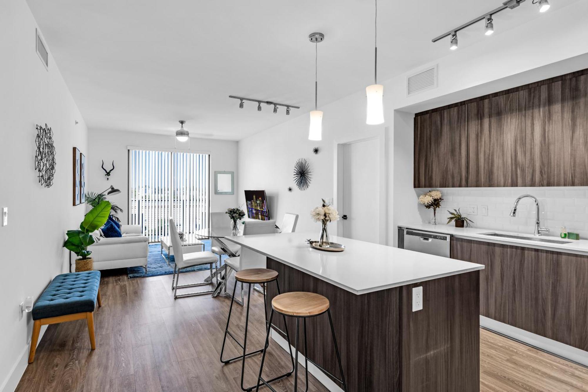 Amazing 2 Bedroom Unit In Doral Miami With Free Parking ハイアリーヤ・ガーデンズ エクステリア 写真