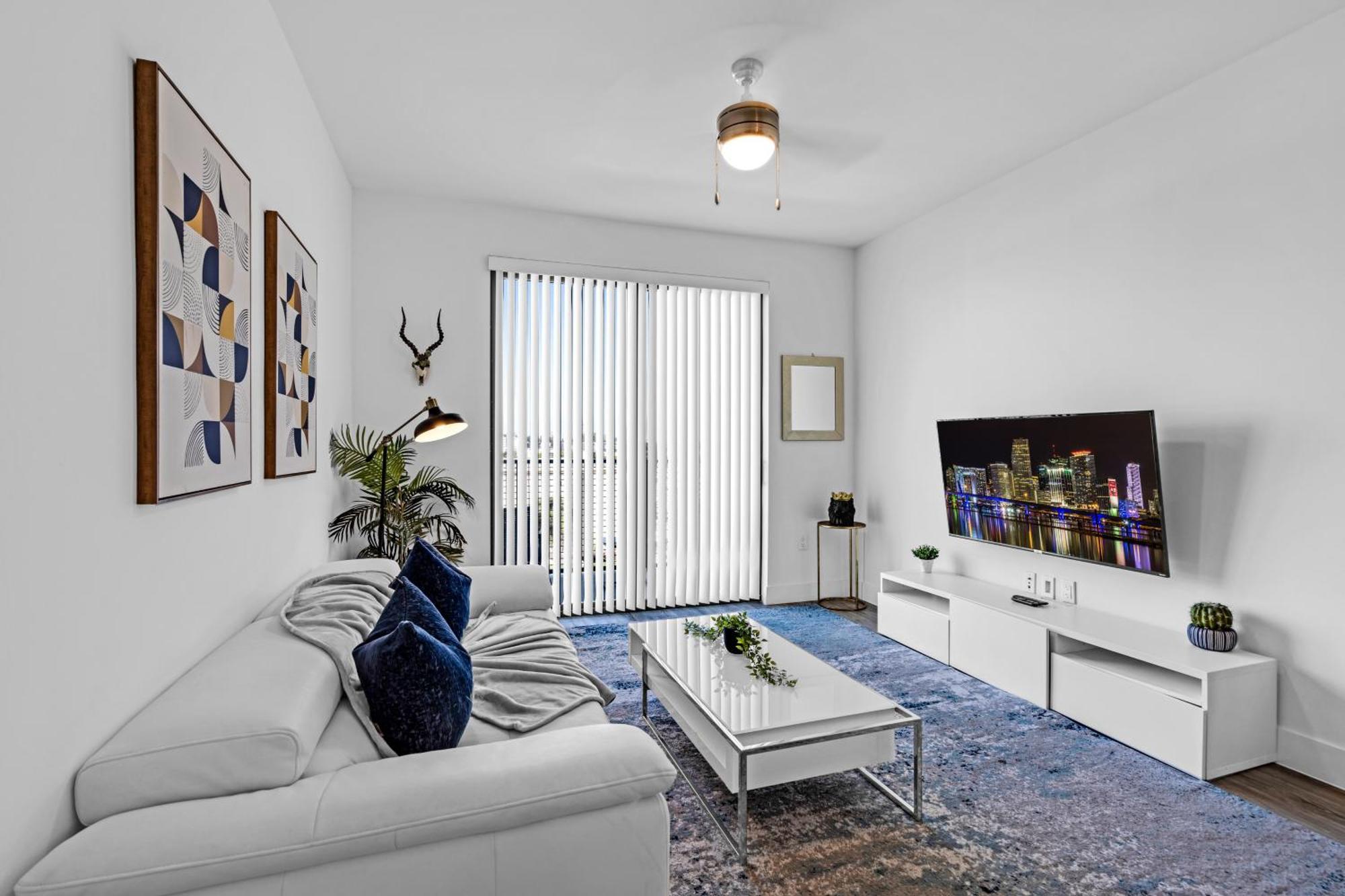 Amazing 2 Bedroom Unit In Doral Miami With Free Parking ハイアリーヤ・ガーデンズ エクステリア 写真