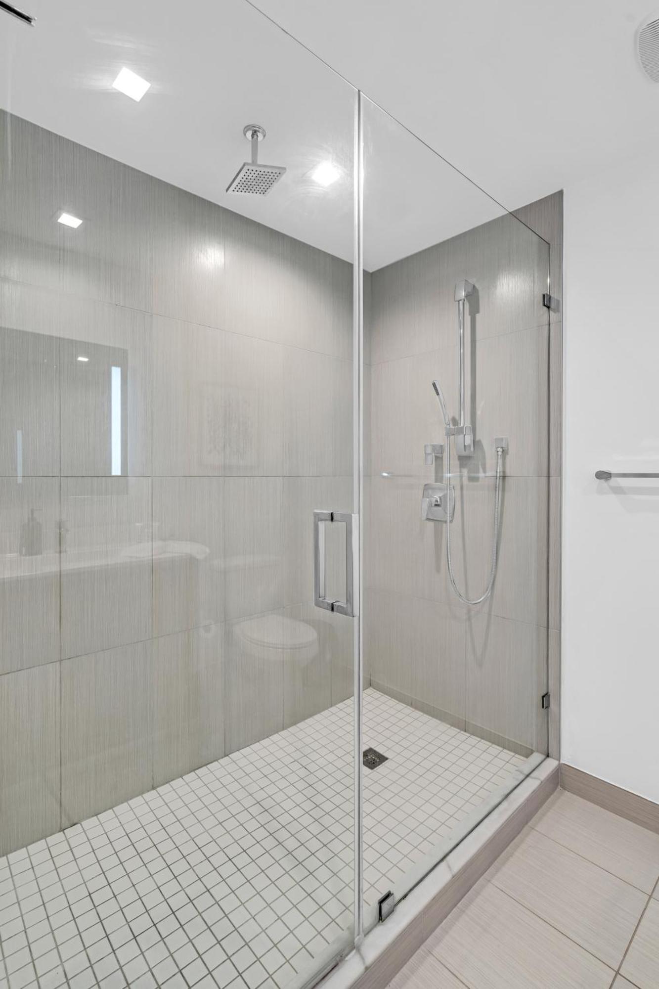 Amazing 2 Bedroom Unit In Doral Miami With Free Parking ハイアリーヤ・ガーデンズ エクステリア 写真