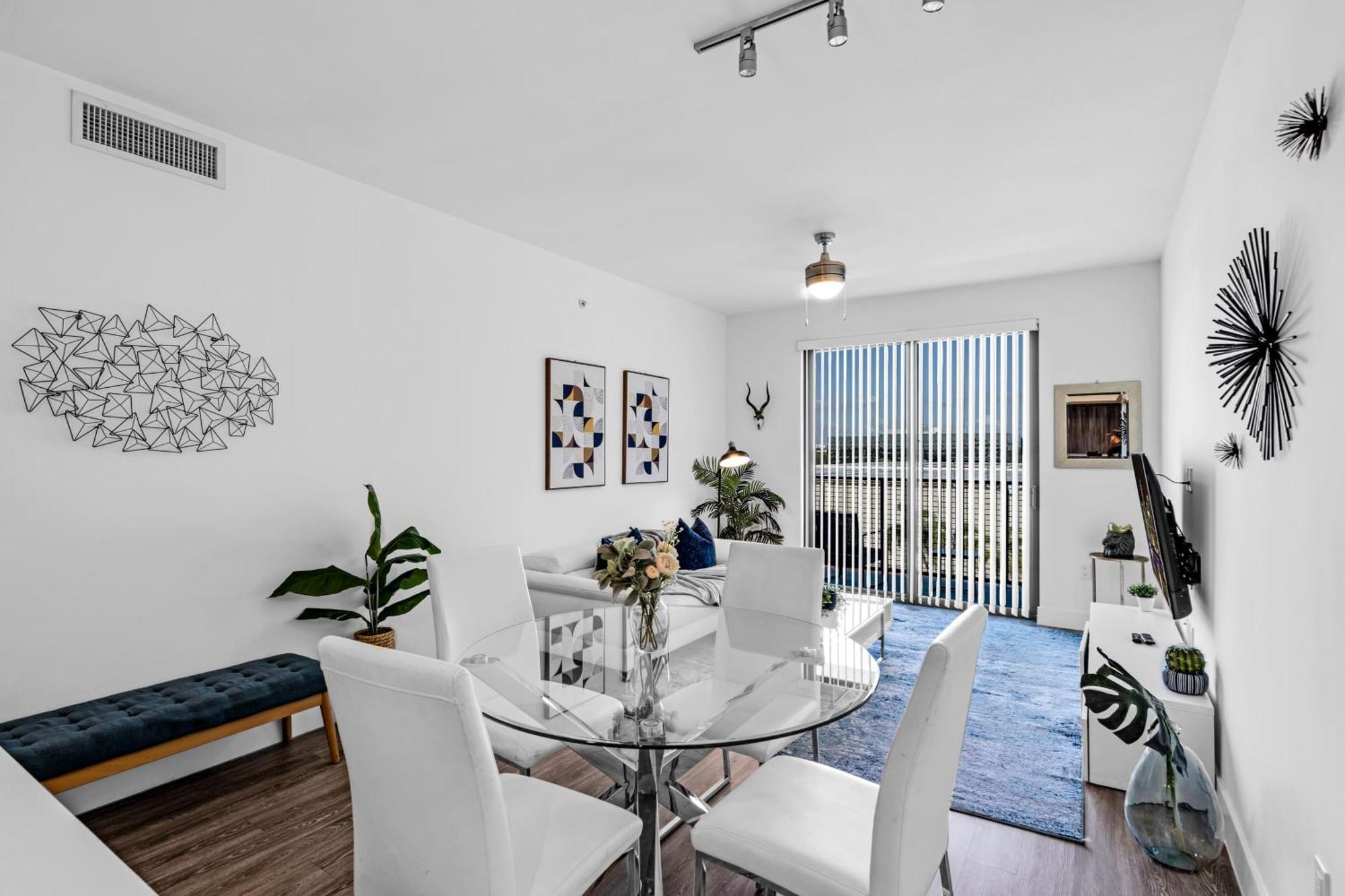 Amazing 2 Bedroom Unit In Doral Miami With Free Parking ハイアリーヤ・ガーデンズ エクステリア 写真