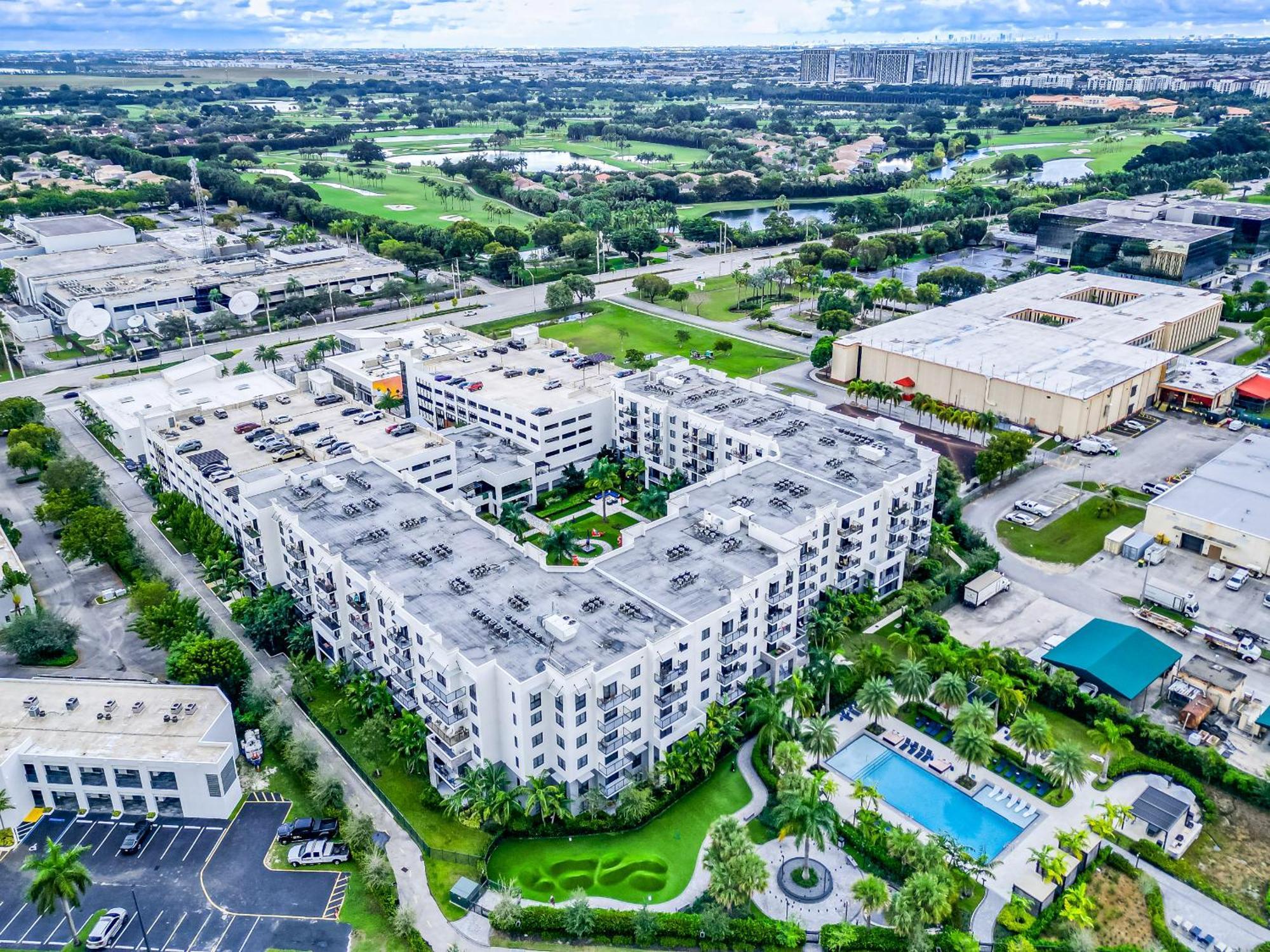Amazing 2 Bedroom Unit In Doral Miami With Free Parking ハイアリーヤ・ガーデンズ エクステリア 写真